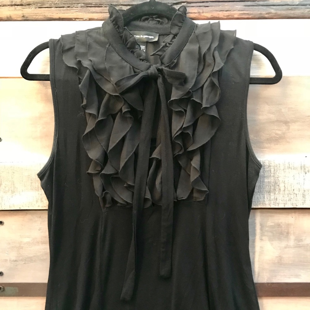 Cable & Gauge Black Sleevless Top Size Medium